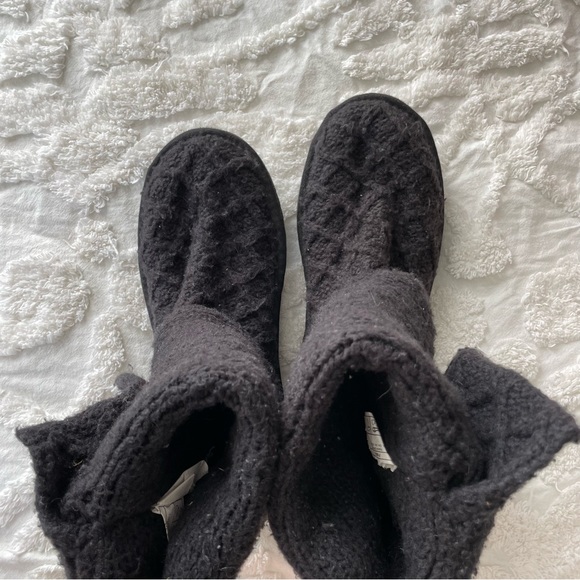 UGG Lattice Cardy Black Boots - Picture 8 of 10